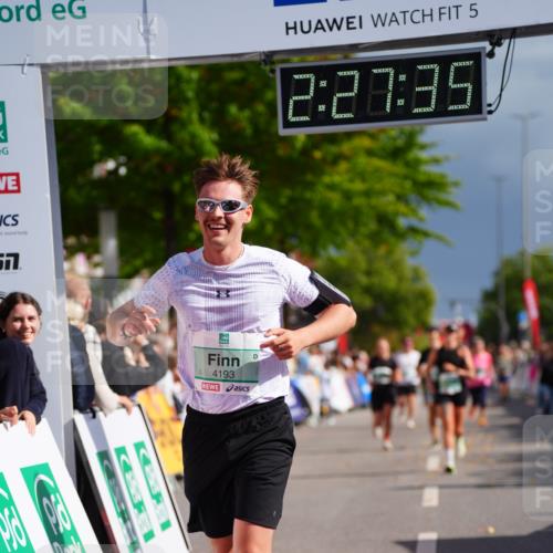 20.09.2026 - PSD Bank Halbmarathon LAZAROV Photography http://msf.ph/oto/10542041 20.09.2026 12:27:35 Ziel 1186, 2279, 2444, 4193 meine-sportfotos.de