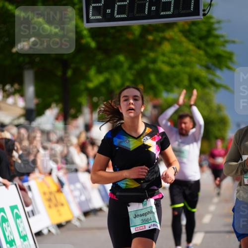 20.09.2026 - PSD Bank Halbmarathon LAZAROV Photography http://msf.ph/oto/10542158 20.09.2026 12:27:51 Ziel 1517, 2943, 3564, 4003, 4187, 4242, 4244 meine-sportfotos.de