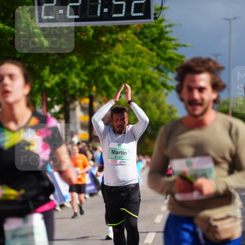 20.09.2026 - PSD Bank Halbmarathon LAZAROV Photography http://msf.ph/oto/10542168 20.09.2026 12:27:52 Ziel 1517, 2943, 3564, 4003, 4187, 4242, 4244 meine-sportfotos.de