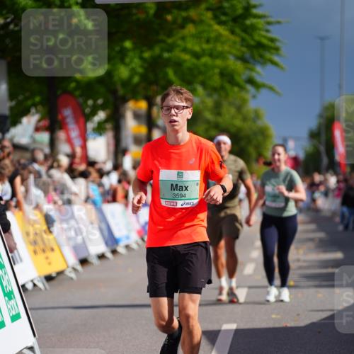 20.09.2026 - PSD Bank Halbmarathon LAZAROV Photography http://msf.ph/oto/10542227 20.09.2026 12:28:03 Ziel 1517, 2427, 3594, 3947, 4586, 4587 meine-sportfotos.de