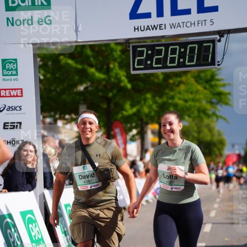 20.09.2026 - PSD Bank Halbmarathon LAZAROV Photography http://msf.ph/oto/10542261 20.09.2026 12:28:06 Ziel 2427, 3594, 3947, 4586, 4587 meine-sportfotos.de
