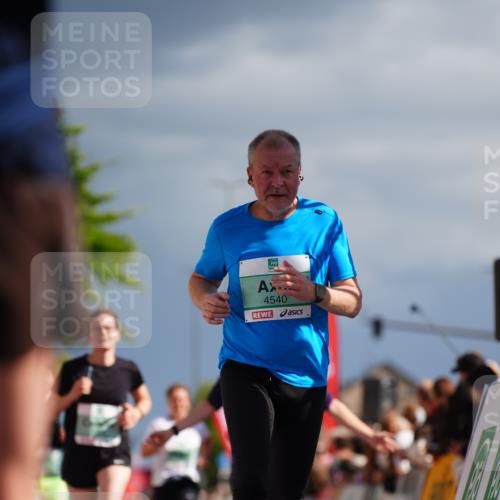20.09.2026 - PSD Bank Halbmarathon LAZAROV Photography http://msf.ph/oto/10542307 20.09.2026 12:28:19 Ziel 1214, 1367, 2717, 4412, 4455, 4540, 4557 meine-sportfotos.de