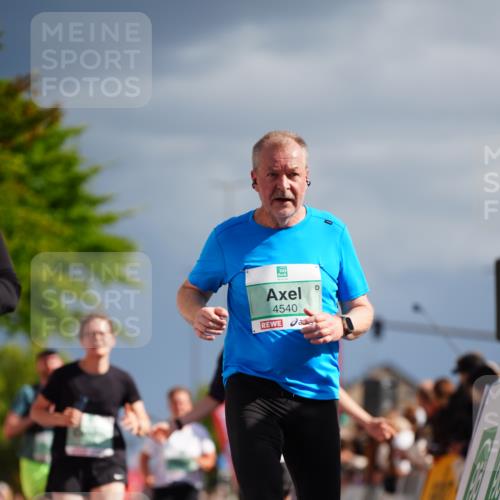 20.09.2026 - PSD Bank Halbmarathon LAZAROV Photography http://msf.ph/oto/10542313 20.09.2026 12:28:19 Ziel 1214, 1367, 2717, 4412, 4455, 4540, 4557 meine-sportfotos.de