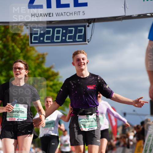 20.09.2026 - PSD Bank Halbmarathon LAZAROV Photography http://msf.ph/oto/10542329 20.09.2026 12:28:22 Ziel 1214, 1367, 1421, 2717, 4412, 4455, 4540, 4557 meine-sportfotos.de