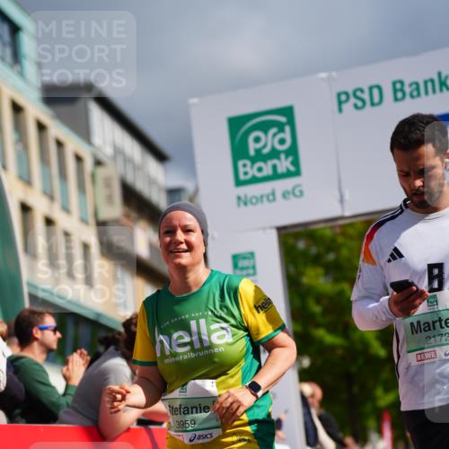 20.09.2026 - PSD Bank Halbmarathon LAZAROV Photography http://msf.ph/oto/10542361 20.09.2026 12:28:31 Ziel 1421, 2172, 3343, 3958, 3959 meine-sportfotos.de