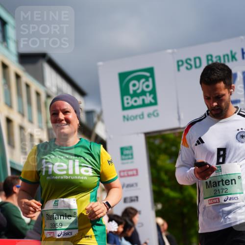 20.09.2026 - PSD Bank Halbmarathon LAZAROV Photography http://msf.ph/oto/10542366 20.09.2026 12:28:31 Ziel 1421, 2172, 3343, 3958, 3959 meine-sportfotos.de