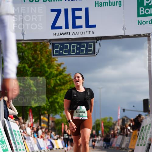 20.09.2026 - PSD Bank Halbmarathon LAZAROV Photography http://msf.ph/oto/10542371 20.09.2026 12:28:33 Ziel 2172, 3343, 3958, 3959 meine-sportfotos.de