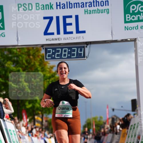 20.09.2026 - PSD Bank Halbmarathon LAZAROV Photography http://msf.ph/oto/10542375 20.09.2026 12:28:33 Ziel 2172, 3343, 3958, 3959 meine-sportfotos.de