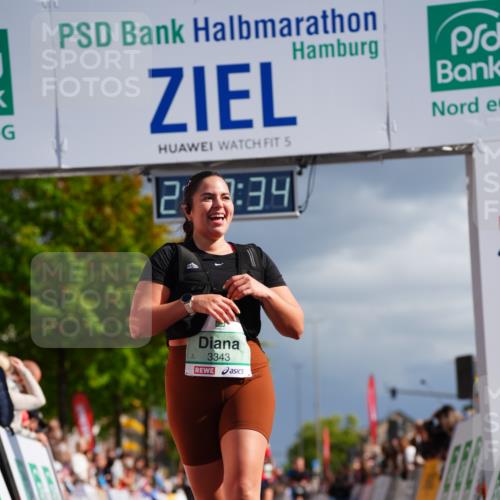 20.09.2026 - PSD Bank Halbmarathon LAZAROV Photography http://msf.ph/oto/10542380 20.09.2026 12:28:33 Ziel 2172, 3343, 3958, 3959 meine-sportfotos.de