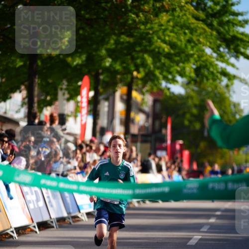 20.09.2026 - PSD Bank Halbmarathon LAZAROV Photography http://msf.ph/oto/10547739 20.09.2026 10:27:21 Ziel 371 meine-sportfotos.de