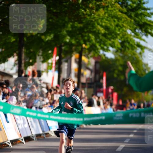 20.09.2026 - PSD Bank Halbmarathon LAZAROV Photography http://msf.ph/oto/10547740 20.09.2026 10:27:21 Ziel 371 meine-sportfotos.de