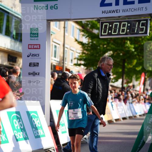 20.09.2026 - PSD Bank Halbmarathon LAZAROV Photography http://msf.ph/oto/10547764 20.09.2026 10:27:39 Ziel 101, 201, 348, 372 meine-sportfotos.de