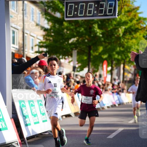 20.09.2026 - PSD Bank Halbmarathon LAZAROV Photography http://msf.ph/oto/10547783 20.09.2026 10:28:02 Ziel 216, 241, 250, 345, 457 meine-sportfotos.de