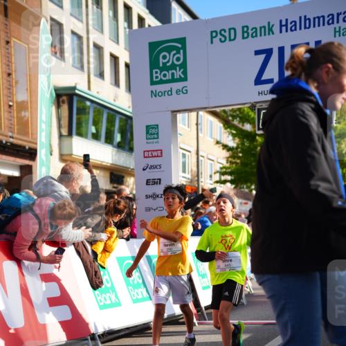 20.09.2026 - PSD Bank Halbmarathon LAZAROV Photography http://msf.ph/oto/10547797 20.09.2026 10:28:08 Ziel 130, 216, 241, 250, 271, 445, 457 meine-sportfotos.de