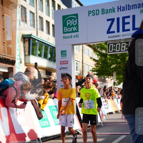 20.09.2026 - PSD Bank Halbmarathon LAZAROV Photography http://msf.ph/oto/10547798 20.09.2026 10:28:08 Ziel 130, 216, 241, 250, 271, 445, 457 meine-sportfotos.de