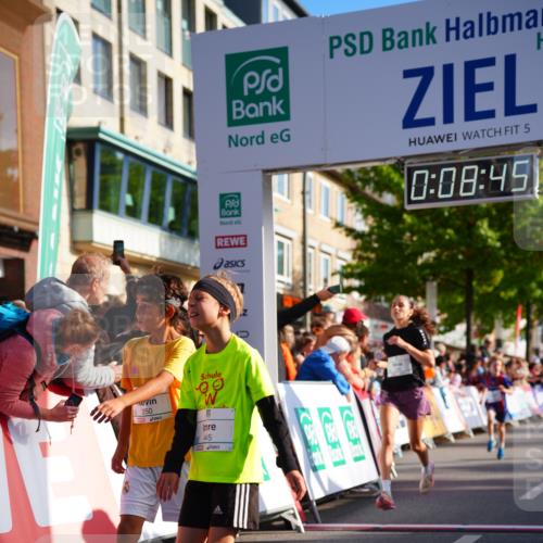 20.09.2026 - PSD Bank Halbmarathon LAZAROV Photography http://msf.ph/oto/10547801 20.09.2026 10:28:09 Ziel 123, 130, 216, 241, 250, 271, 445, 457 meine-sportfotos.de