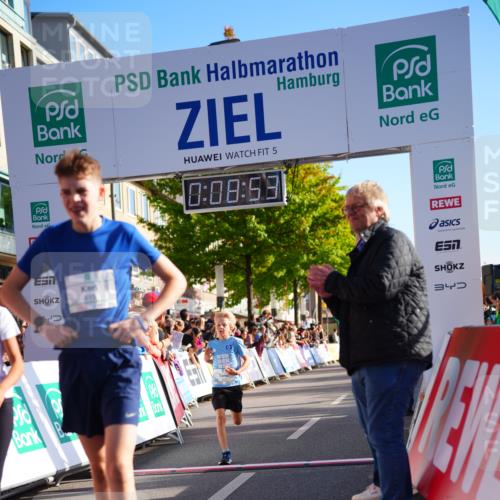 20.09.2026 - PSD Bank Halbmarathon LAZAROV Photography http://msf.ph/oto/10547812 20.09.2026 10:28:18 Ziel 123, 262, 271, 419 meine-sportfotos.de
