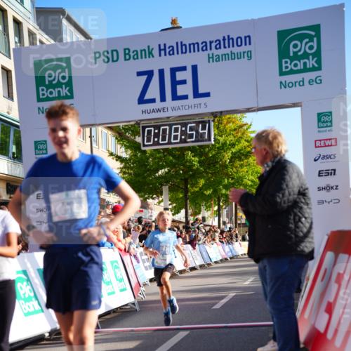 20.09.2026 - PSD Bank Halbmarathon LAZAROV Photography http://msf.ph/oto/10547813 20.09.2026 10:28:18 Ziel 123, 262, 271, 419 meine-sportfotos.de