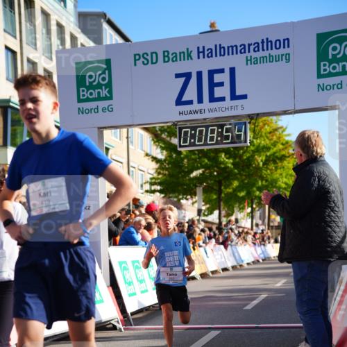 20.09.2026 - PSD Bank Halbmarathon LAZAROV Photography http://msf.ph/oto/10547815 20.09.2026 10:28:18 Ziel 123, 262, 271, 419 meine-sportfotos.de