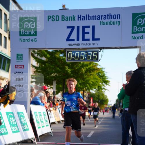 20.09.2026 - PSD Bank Halbmarathon LAZAROV Photography http://msf.ph/oto/10547860 20.09.2026 10:28:59 Ziel 211, 242, 258, 354 meine-sportfotos.de