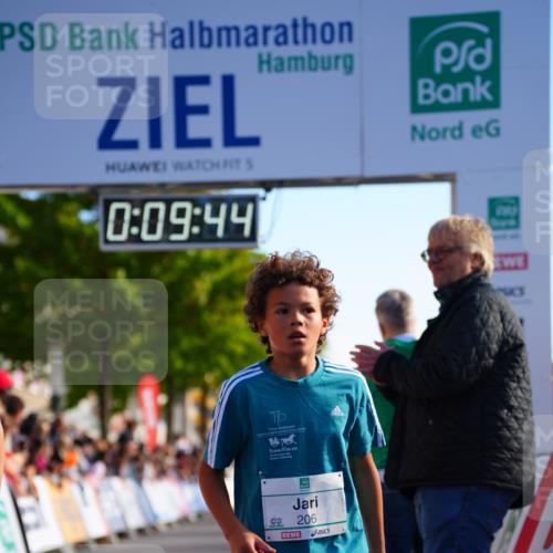 20.09.2026 - PSD Bank Halbmarathon LAZAROV Photography http://msf.ph/oto/10547874 20.09.2026 10:29:08 Ziel 206, 211, 242, 301 meine-sportfotos.de