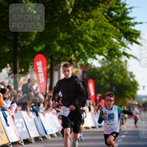 20.09.2026 - PSD Bank Halbmarathon LAZAROV Photography http://msf.ph/oto/10547893 20.09.2026 10:29:25 Ziel 137, 181, 228, 377, 406 meine-sportfotos.de