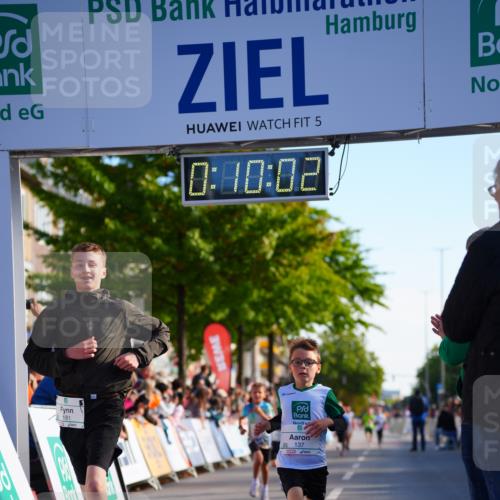 20.09.2026 - PSD Bank Halbmarathon LAZAROV Photography http://msf.ph/oto/10547898 20.09.2026 10:29:27 Ziel 137, 181, 228, 377, 406 meine-sportfotos.de