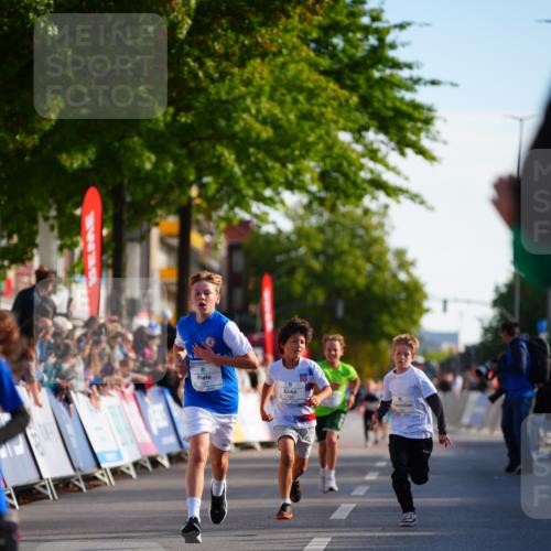 20.09.2026 - PSD Bank Halbmarathon LAZAROV Photography http://msf.ph/oto/10547914 20.09.2026 10:29:33 Ziel 102, 137, 140, 181, 228, 357, 368, 377, 434 meine-sportfotos.de
