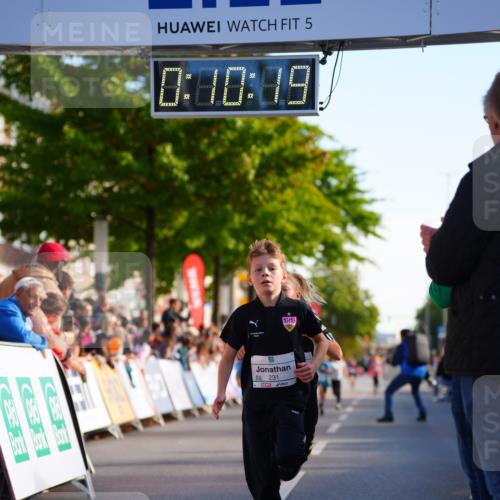 20.09.2026 - PSD Bank Halbmarathon LAZAROV Photography http://msf.ph/oto/10547933 20.09.2026 10:29:43 Ziel 165, 231, 368, 417, 434 meine-sportfotos.de