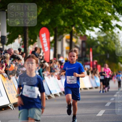 20.09.2026 - PSD Bank Halbmarathon LAZAROV Photography http://msf.ph/oto/10547967 20.09.2026 10:29:58 Ziel 112, 266, 279, 321 meine-sportfotos.de