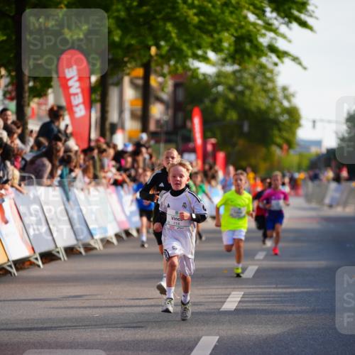 20.09.2026 - PSD Bank Halbmarathon LAZAROV Photography http://msf.ph/oto/10548021 20.09.2026 10:30:31 Ziel 110, 114, 127, 159, 160, 256, 275, 397 meine-sportfotos.de