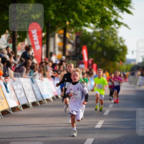 20.09.2026 - PSD Bank Halbmarathon LAZAROV Photography http://msf.ph/oto/10548022 20.09.2026 10:30:31 Ziel 110, 114, 127, 159, 160, 256, 275, 397 meine-sportfotos.de