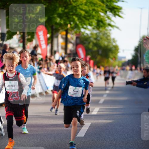 20.09.2026 - PSD Bank Halbmarathon LAZAROV Photography http://msf.ph/oto/10548059 20.09.2026 10:30:49 Ziel 121, 149, 340, 347, 355, 380, 438 meine-sportfotos.de