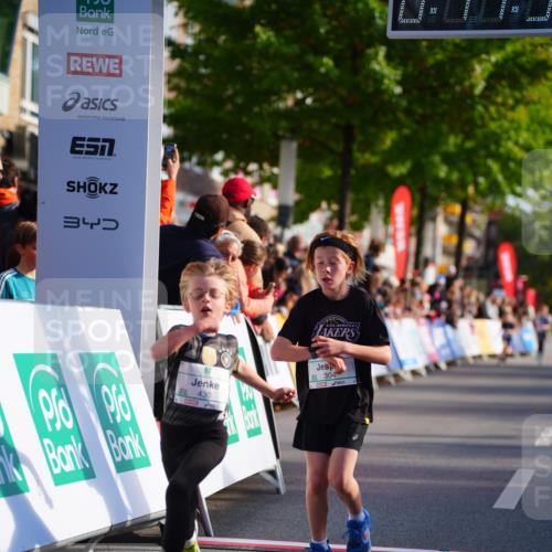 20.09.2026 - PSD Bank Halbmarathon LAZAROV Photography http://msf.ph/oto/10548076 20.09.2026 10:30:58 Ziel 149, 304, 347, 430 meine-sportfotos.de
