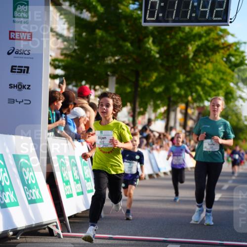 20.09.2026 - PSD Bank Halbmarathon LAZAROV Photography http://msf.ph/oto/10548080 20.09.2026 10:31:06 Ziel 388, 422, 435, 436 meine-sportfotos.de