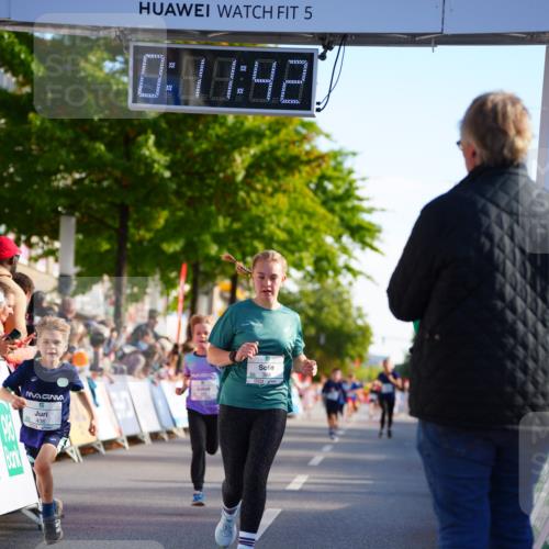 20.09.2026 - PSD Bank Halbmarathon LAZAROV Photography http://msf.ph/oto/10548081 20.09.2026 10:31:06 Ziel 388, 422, 435, 436 meine-sportfotos.de