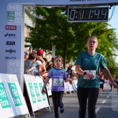 20.09.2026 - PSD Bank Halbmarathon LAZAROV Photography http://msf.ph/oto/10548087 20.09.2026 10:31:08 Ziel 388, 394, 422, 435, 436 meine-sportfotos.de