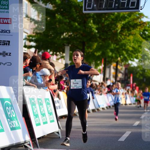 20.09.2026 - PSD Bank Halbmarathon LAZAROV Photography http://msf.ph/oto/10548090 20.09.2026 10:31:12 Ziel 115, 155, 388, 394, 422, 435, 436 meine-sportfotos.de