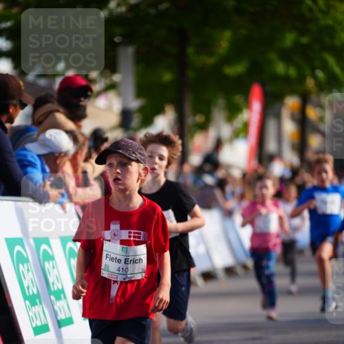 20.09.2026 - PSD Bank Halbmarathon LAZAROV Photography http://msf.ph/oto/10548134 20.09.2026 10:31:32 Ziel 104, 108, 146, 215, 217, 223, 265, 307, 353, 398, 407, 410 meine-sportfotos.de