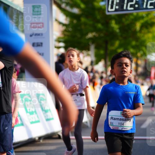 20.09.2026 - PSD Bank Halbmarathon LAZAROV Photography http://msf.ph/oto/10548144 20.09.2026 10:31:36 Ziel 104, 208, 210, 215, 217, 219, 223, 260, 265, 307, 375, 398, 407, 410, 414, 450 meine-sportfotos.de