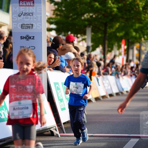 20.09.2026 - PSD Bank Halbmarathon LAZAROV Photography http://msf.ph/oto/10548157 20.09.2026 10:31:43 Ziel 189, 208, 210, 219, 223, 260, 322, 375, 414, 450 meine-sportfotos.de