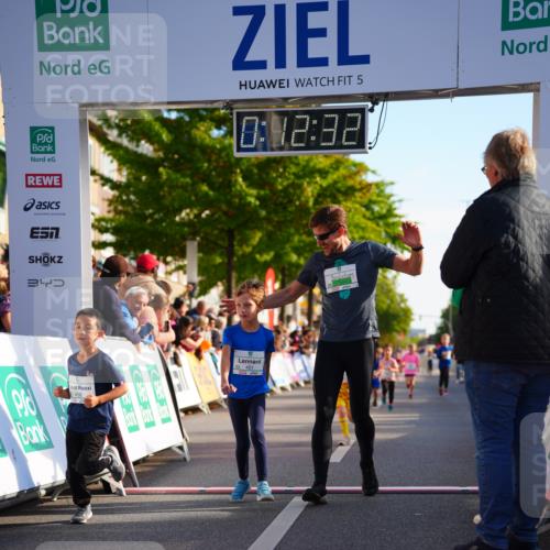 20.09.2026 - PSD Bank Halbmarathon LAZAROV Photography http://msf.ph/oto/10548178 20.09.2026 10:31:56 Ziel 103, 225, 261, 336, 427, 451, 458 meine-sportfotos.de
