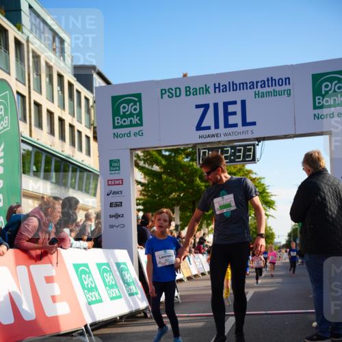 20.09.2026 - PSD Bank Halbmarathon LAZAROV Photography http://msf.ph/oto/10548181 20.09.2026 10:31:57 Ziel 103, 225, 261, 336, 416, 426, 427, 451, 458 meine-sportfotos.de
