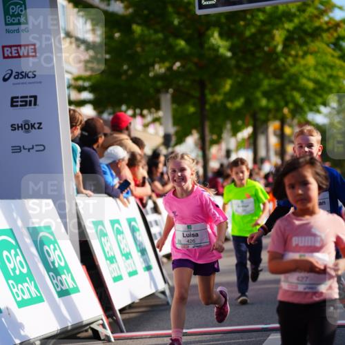 20.09.2026 - PSD Bank Halbmarathon LAZAROV Photography http://msf.ph/oto/10548192 20.09.2026 10:32:02 Ziel 225, 277, 298, 336, 399, 416, 426, 427, 451, 458 meine-sportfotos.de
