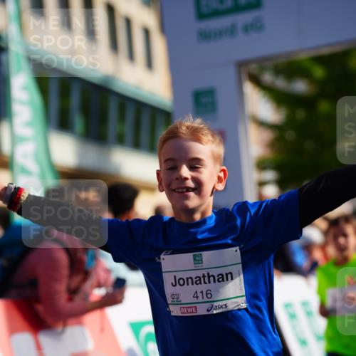 20.09.2026 - PSD Bank Halbmarathon LAZAROV Photography http://msf.ph/oto/10548198 20.09.2026 10:32:04 Ziel 225, 276, 277, 298, 336, 399, 416, 426, 427 meine-sportfotos.de