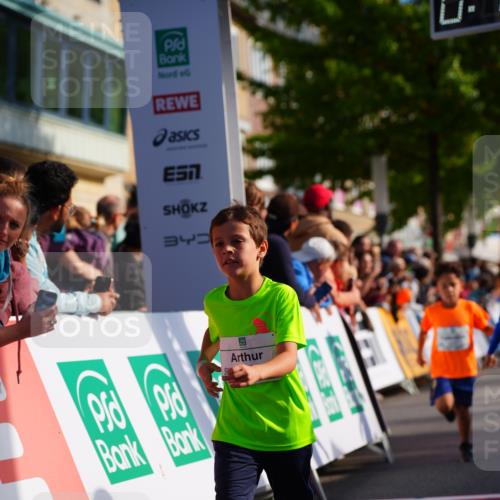 20.09.2026 - PSD Bank Halbmarathon LAZAROV Photography http://msf.ph/oto/10548200 20.09.2026 10:32:05 Ziel 225, 276, 277, 298, 336, 399, 416, 426, 427 meine-sportfotos.de