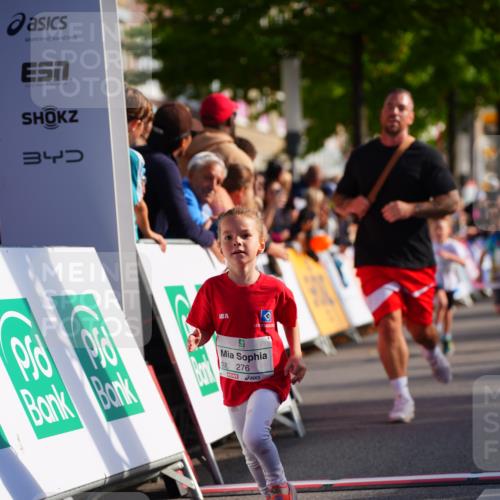 20.09.2026 - PSD Bank Halbmarathon LAZAROV Photography http://msf.ph/oto/10548206 20.09.2026 10:32:08 Ziel 153, 226, 276, 277, 298, 346, 373, 399, 416, 426 meine-sportfotos.de