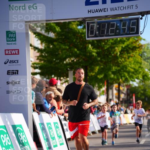 20.09.2026 - PSD Bank Halbmarathon LAZAROV Photography http://msf.ph/oto/10548209 20.09.2026 10:32:09 Ziel 153, 226, 276, 277, 298, 346, 373, 399, 416, 426 meine-sportfotos.de