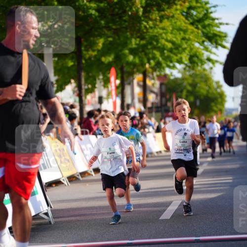 20.09.2026 - PSD Bank Halbmarathon LAZAROV Photography http://msf.ph/oto/10548212 20.09.2026 10:32:10 Ziel 153, 226, 276, 277, 298, 346, 373, 399 meine-sportfotos.de