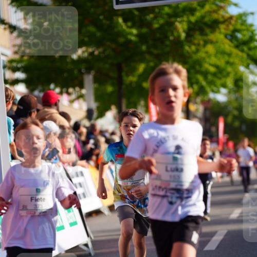20.09.2026 - PSD Bank Halbmarathon LAZAROV Photography http://msf.ph/oto/10548217 20.09.2026 10:32:12 Ziel 117, 153, 226, 276, 277, 298, 346, 373 meine-sportfotos.de